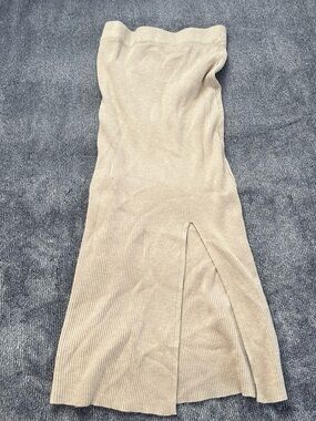 Olive & Oak Ribbed Pencil Skirt in Beige